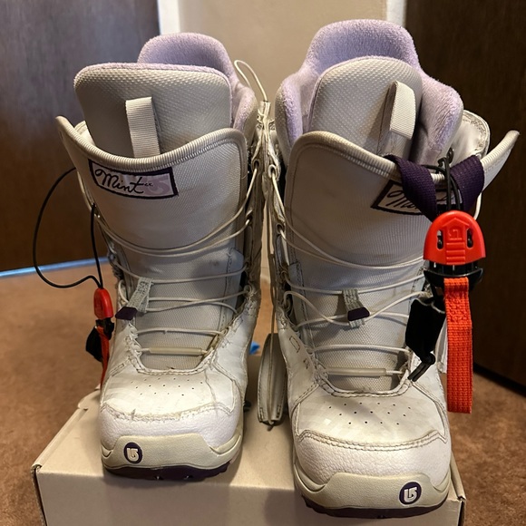 Burton Women’s Snowboard Boots Mint US 5.5 Preloved - Picture 16 of 16
